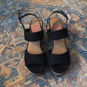 Cute black wedges perfect for Spring/Summer!
